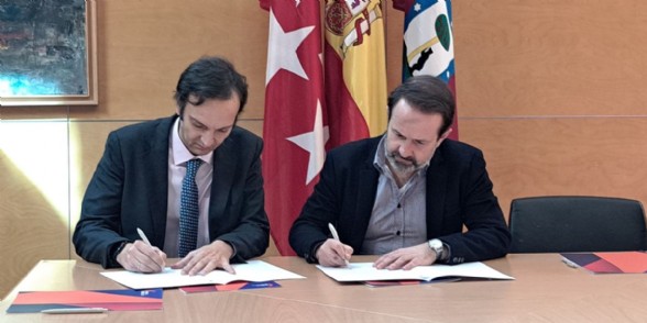 Andrs Fernndez, Presidente de Veterindustria (izqda.) y Jos Ramn Becerra Dtor. General de Derechos de los Animales