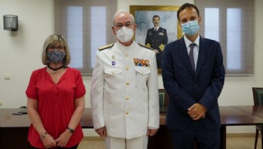 Decana de la CdvE, el JEMAD y el Presidente de Veterindustria