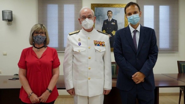 Decana de la CdvE, el JEMAD y el Presidente de Veterindustria