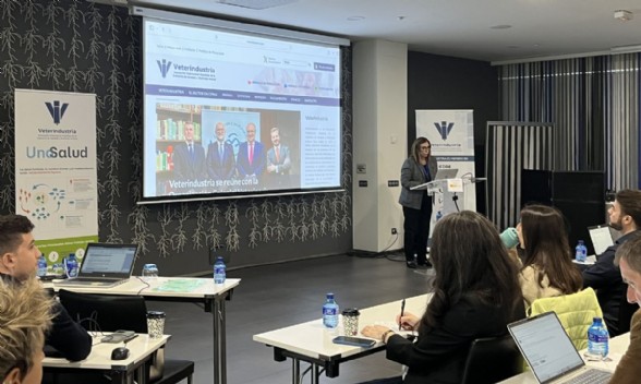 Consuelo Rubio dando la bienvenida a los asistentes