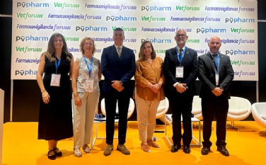 De Izda. a Dcha. Mara Jaureguizar - Vet+i, Rosario Bullido - AEMPS, Pablo Hervs - Veterindustria, Consuelo Rubio - AEMPS, Santiago de Andr - Veterindustrias y Miguel Abad - Vetforum